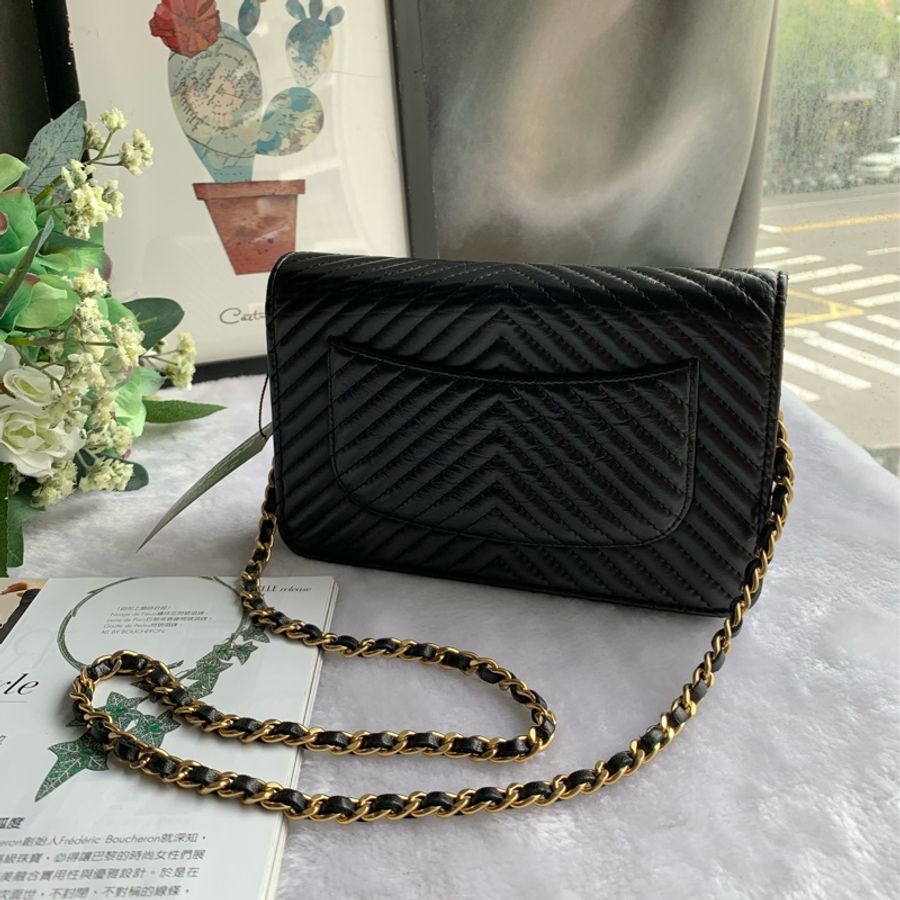 Chanel 金釦2.55 復古小牛皮WOC(黑色)-2