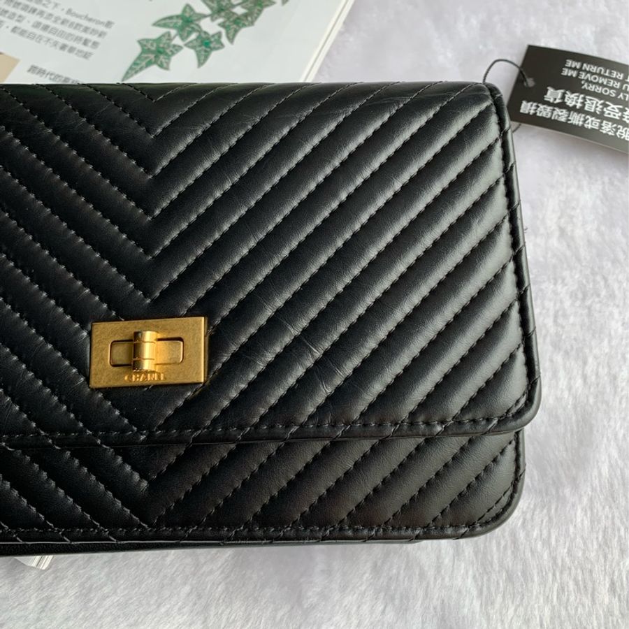 Chanel 金釦2.55 復古小牛皮WOC(黑色)-7