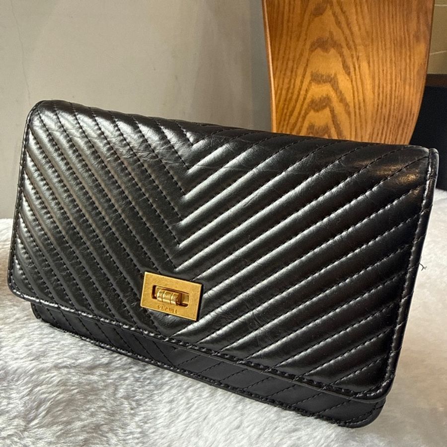 Chanel 金釦2.55 復古小牛皮WOC(黑色)-11