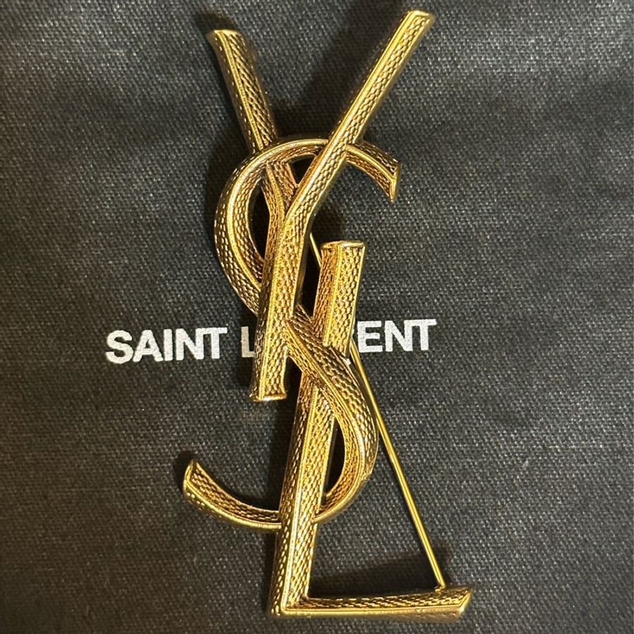 ysl 胸針-1