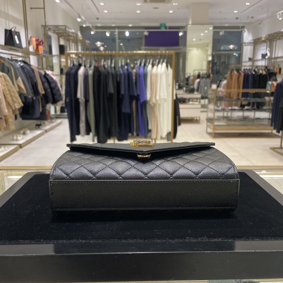 ⏰限時特賣 專櫃8萬6千3🌺Saint Laurent YSL 600195 三種衍縫粒面壓紋皮革信封包 黑色及 金色Logo-5