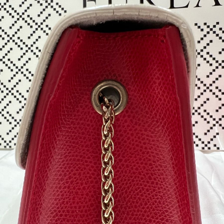 FURLA METROPOLIS系列防刮紅色皮革斜背小方包/送FURLA 兔毛毛球吊飾/可更換殼-18