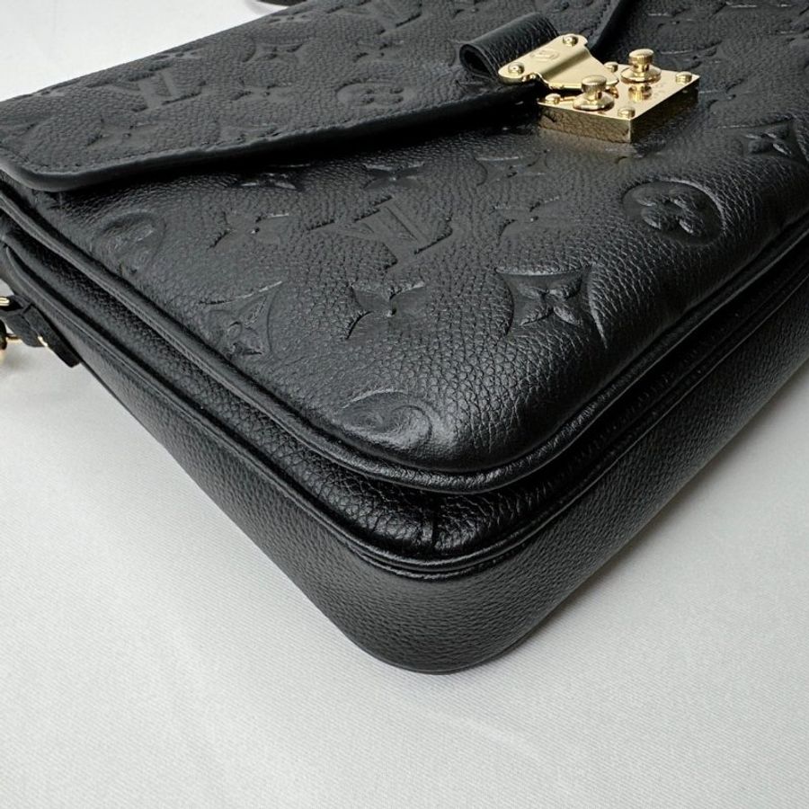 LV POCHETTE MÉTIS黑壓紋郵差包-12