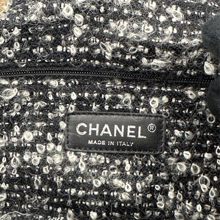超稀有釋出✨甜甜價割愛💰Chanel 菱格紋毛邊口蓋包-19