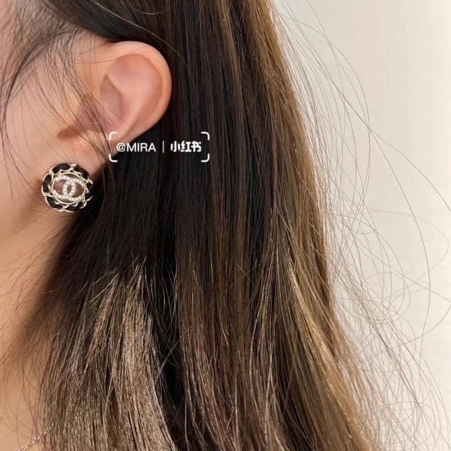 Chanel耳環➰經典款。黑金皮穿鍊耳環-1