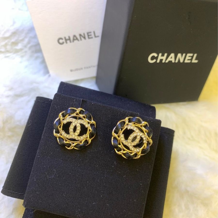 Chanel耳環➰經典款。黑金皮穿鍊耳環-2