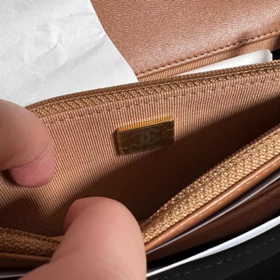 全新 Chanel 19 WOC Wallet on chain brown 焦糖啡色-9