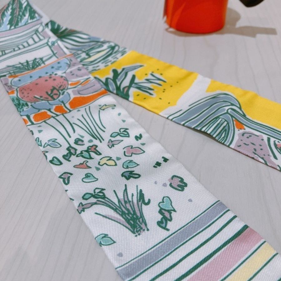HERMES 愛馬仕漫畫森林圖案小絲巾RAYURES D ETE TWILL-1