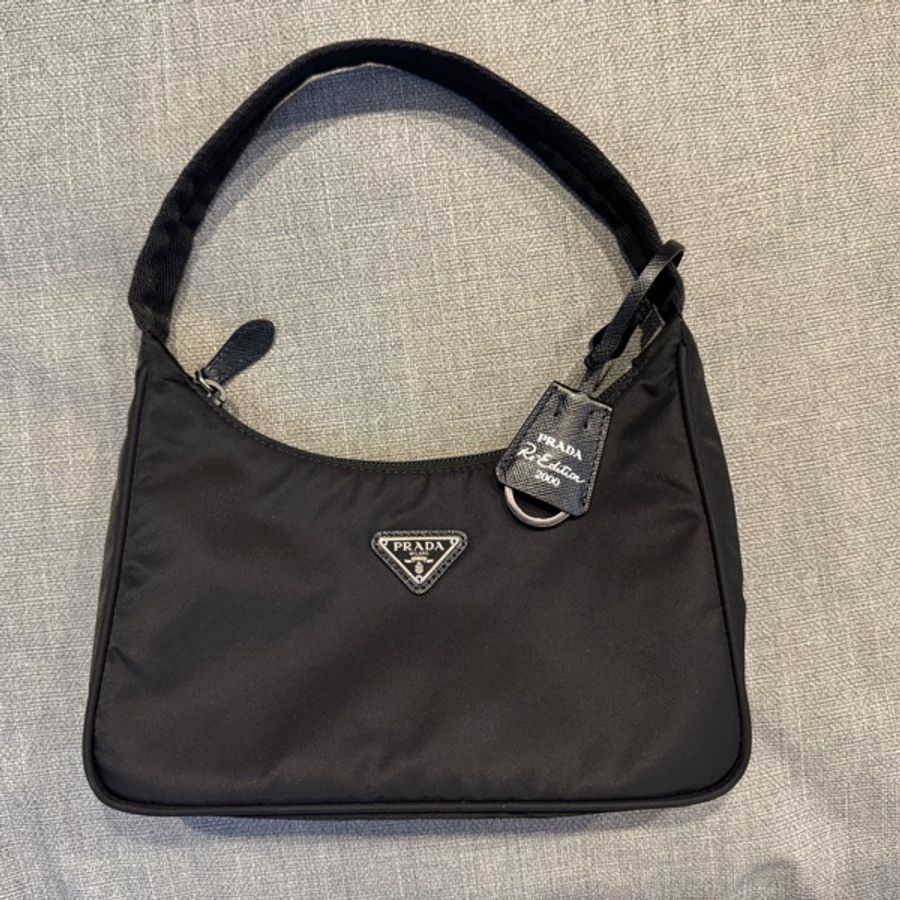 Prada Re-Edition hobo 2000年復刻版尼龍腋下包 近全新 (降價了)-5