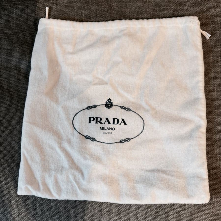Prada Re-Edition hobo 2000年復刻版尼龍腋下包 近全新 (降價了)-16