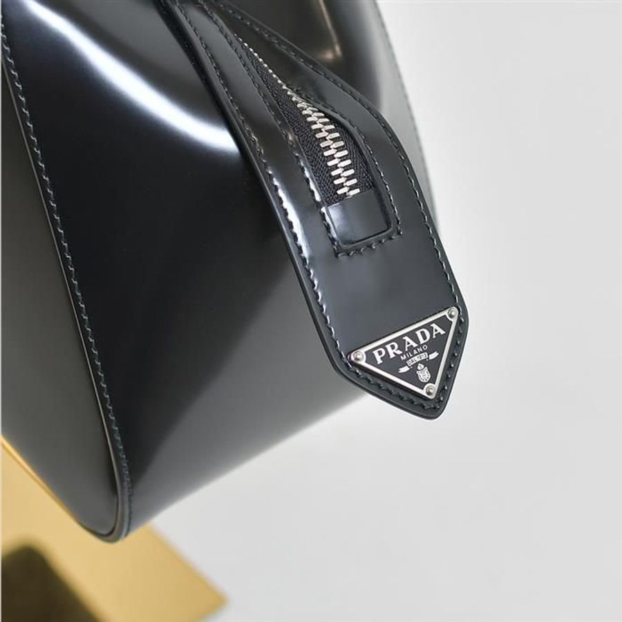 🌸2025春夏新品🌸Prada 1BA385 拋光皮革 SuperNova 迷你保齡球包 黑色-12