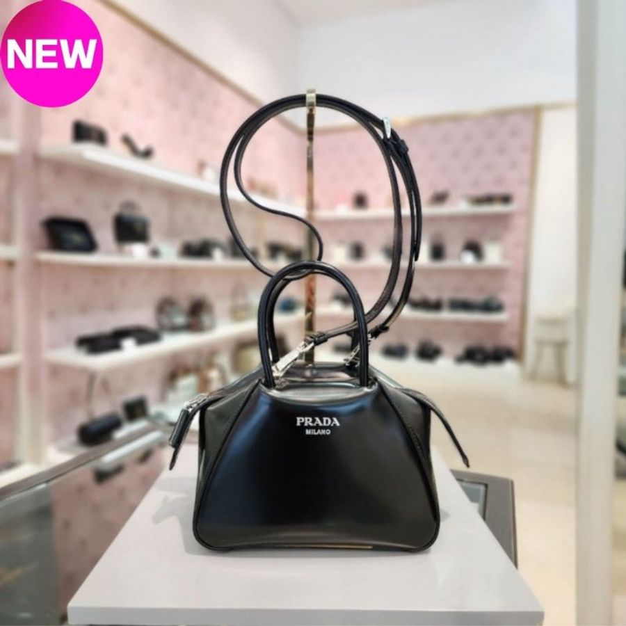 🌸2025春夏新品🌸Prada 1BA385 拋光皮革 SuperNova 迷你保齡球包 黑色-0