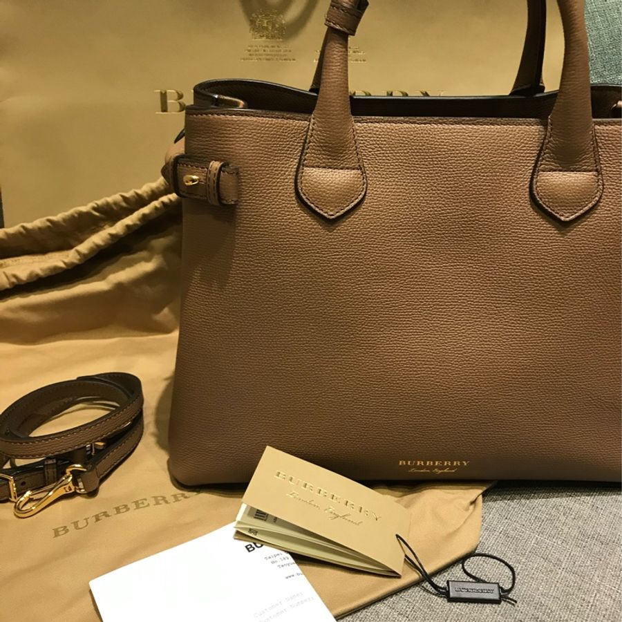 BURBERRY 經典大格手拿附肩背帶-6