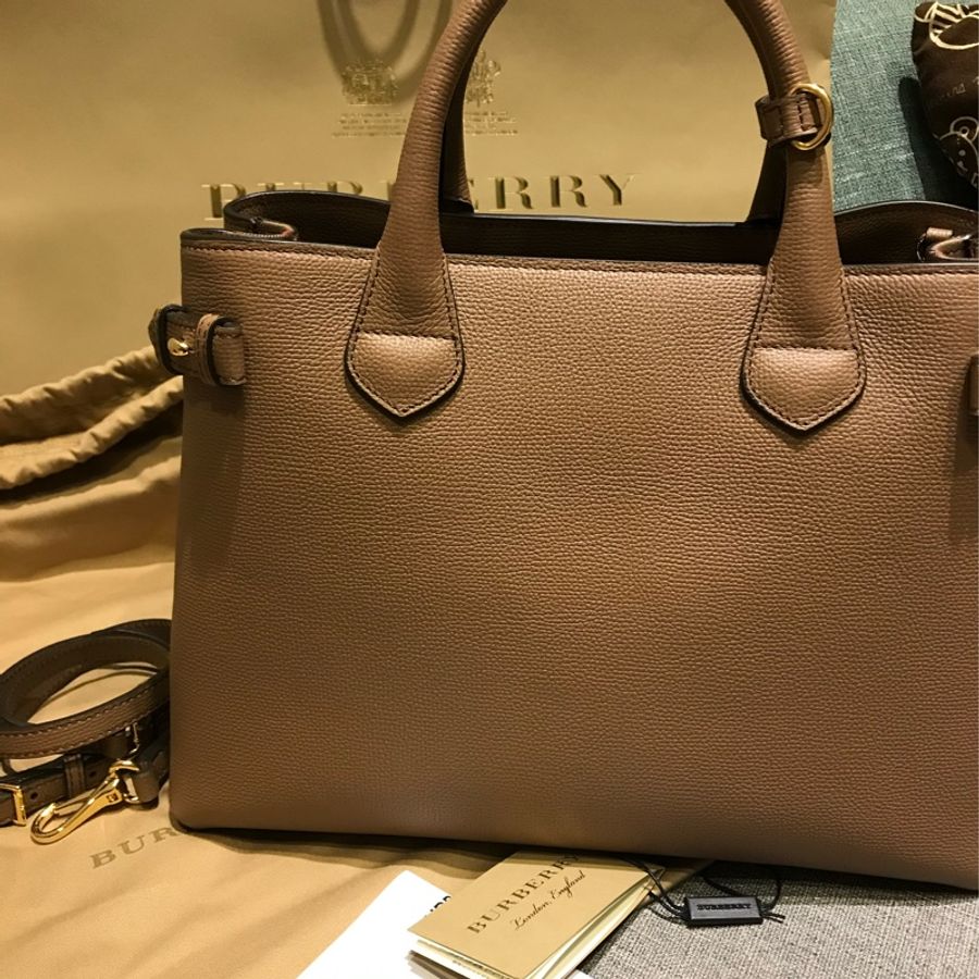BURBERRY 經典大格手拿附肩背帶-9