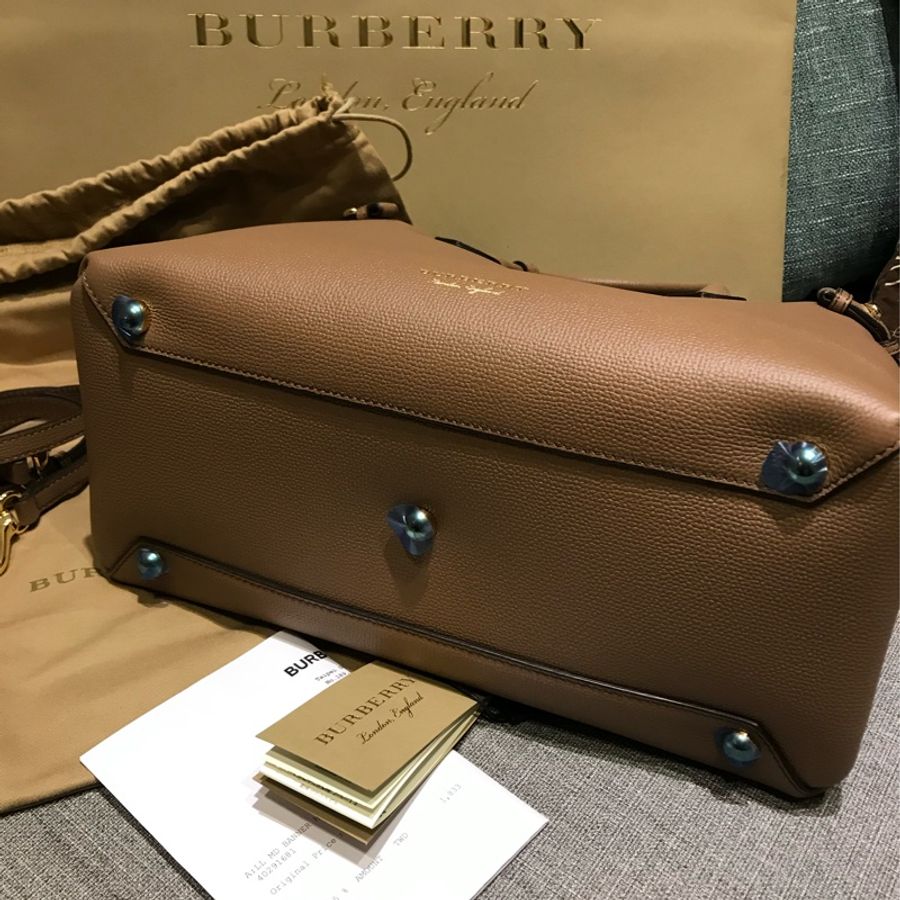 BURBERRY 經典大格手拿附肩背帶-12