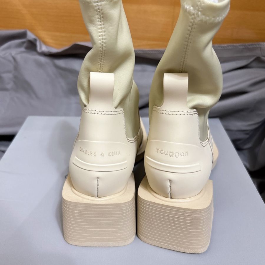 [Charles & Keith][全新] 米白方頭粗跟襪靴-2