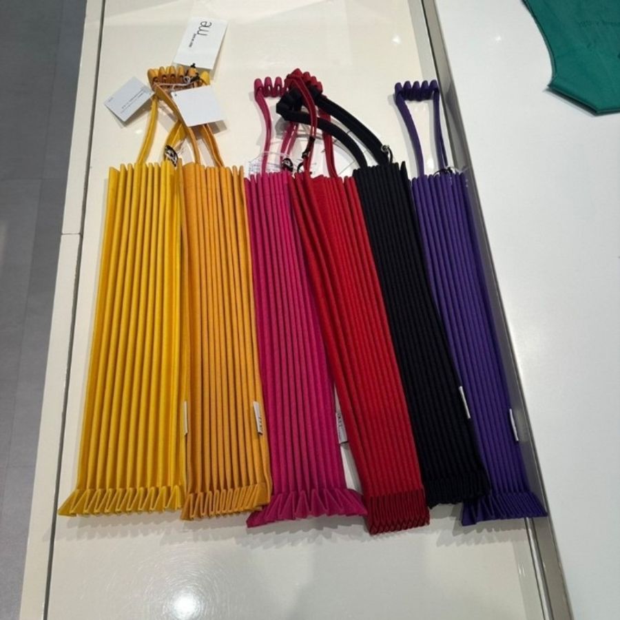 樹幹包 me ISSEY MIYAKE
TRUNK PLEATS BAG 12 現貨 購物包-0