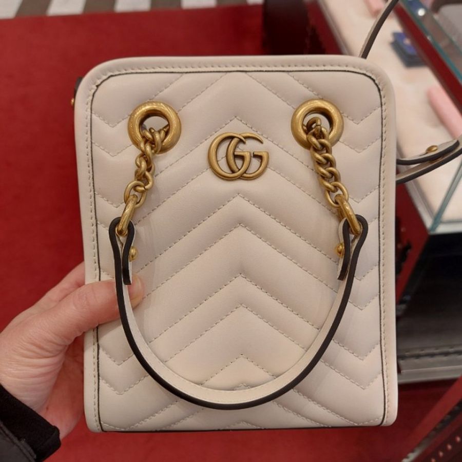 Gucci 696123 GG Marmont 绗缝肩背迷你購物包/手機包 白色《2024季度新品》-1