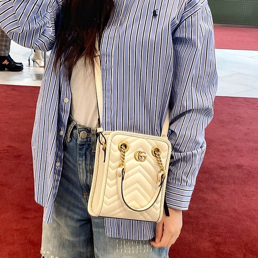 Gucci 696123 GG Marmont 绗缝肩背迷你購物包/手機包 白色《2024季度新品》-5