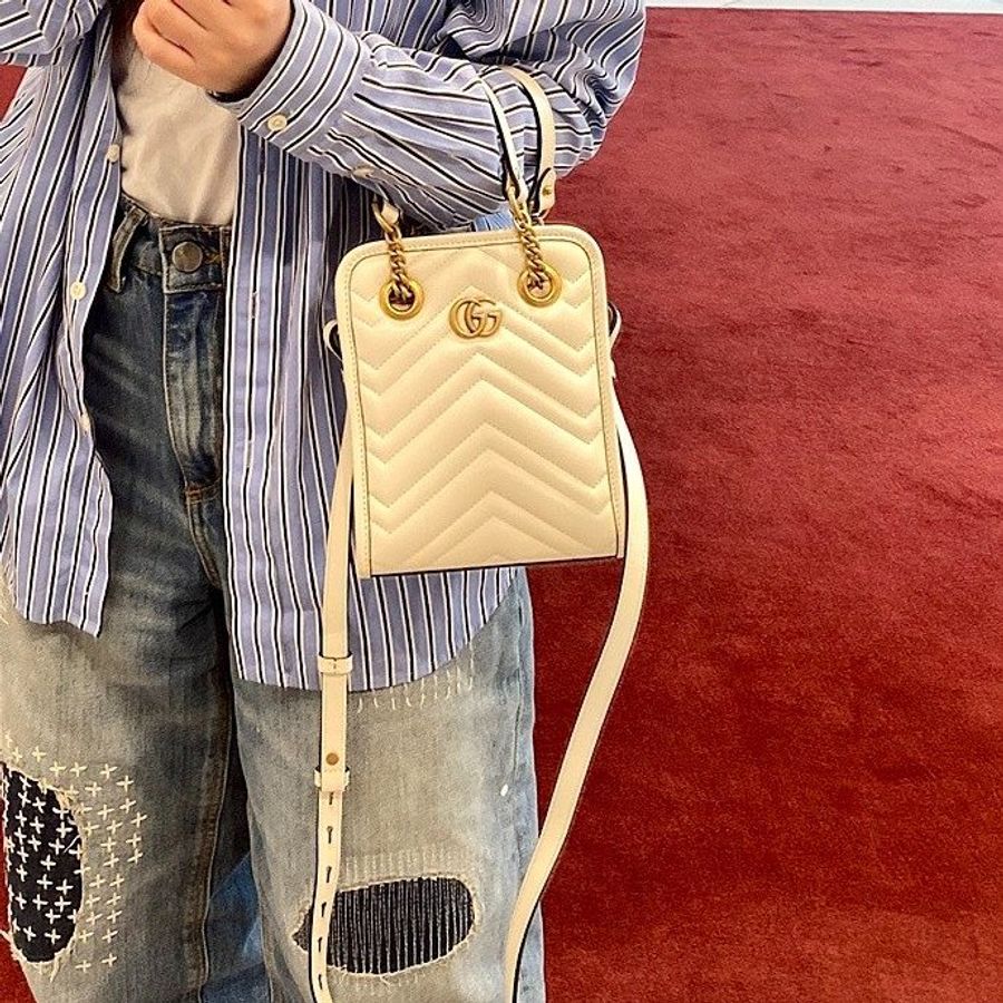 Gucci 696123 GG Marmont 绗缝肩背迷你購物包/手機包 白色《2024季度新品》-6