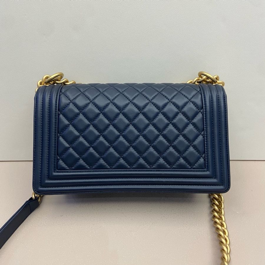 Chanel 午夜藍羊皮金釦boy 25-8