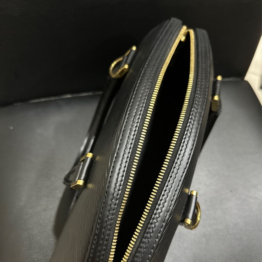 LV 水波紋元寶包epi皮革-11