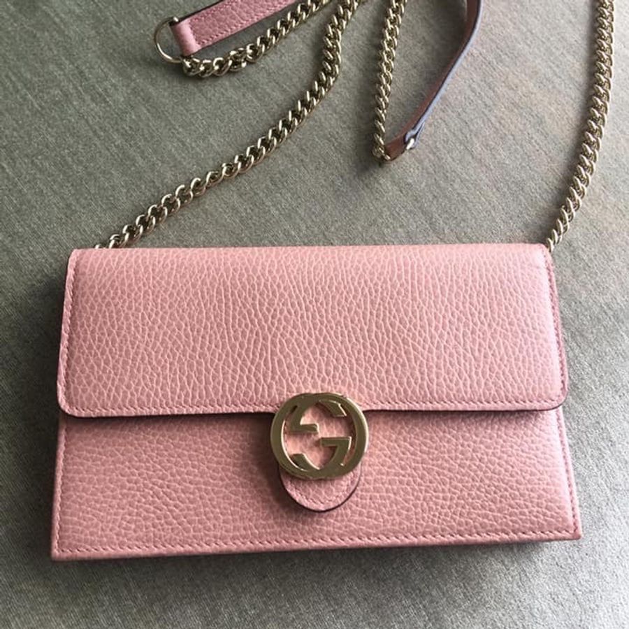 Gucci WOC 粉色荔枝紋 雙G logo 斜背鏈條包-1