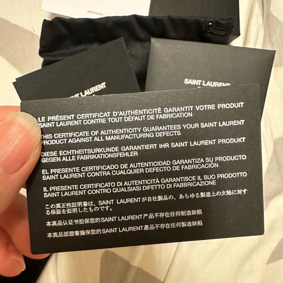 SAINT LAURENT粒面壓紋皮革橫向錢包-2