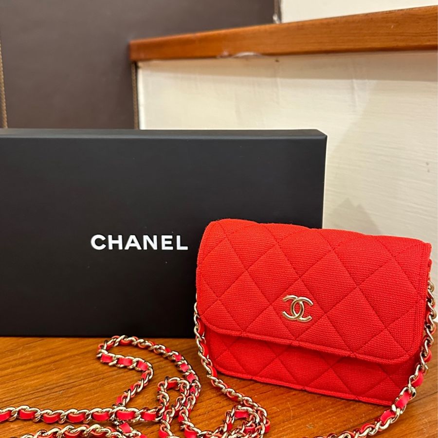 CHANEL 紅布料金雙C小方鏈包-0