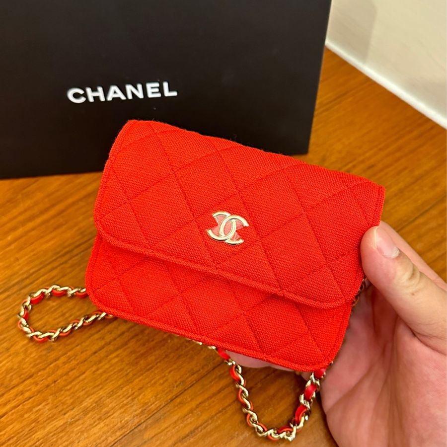 CHANEL 紅布料金雙C小方鏈包-1