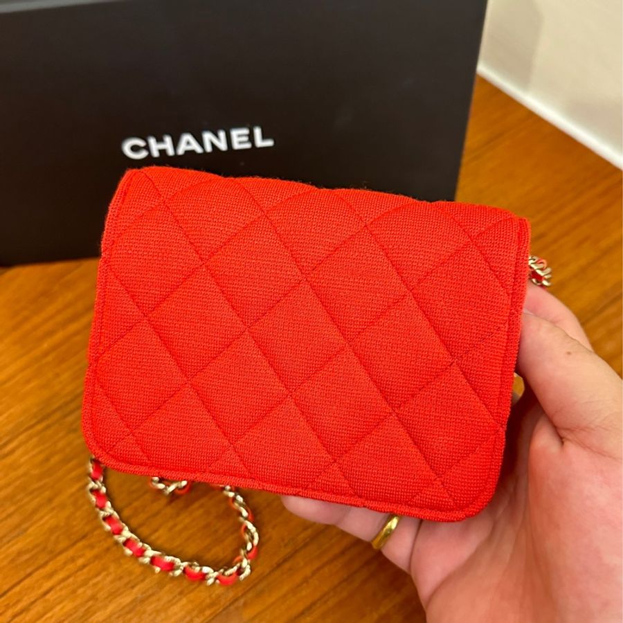 CHANEL 紅布料金雙C小方鏈包-4
