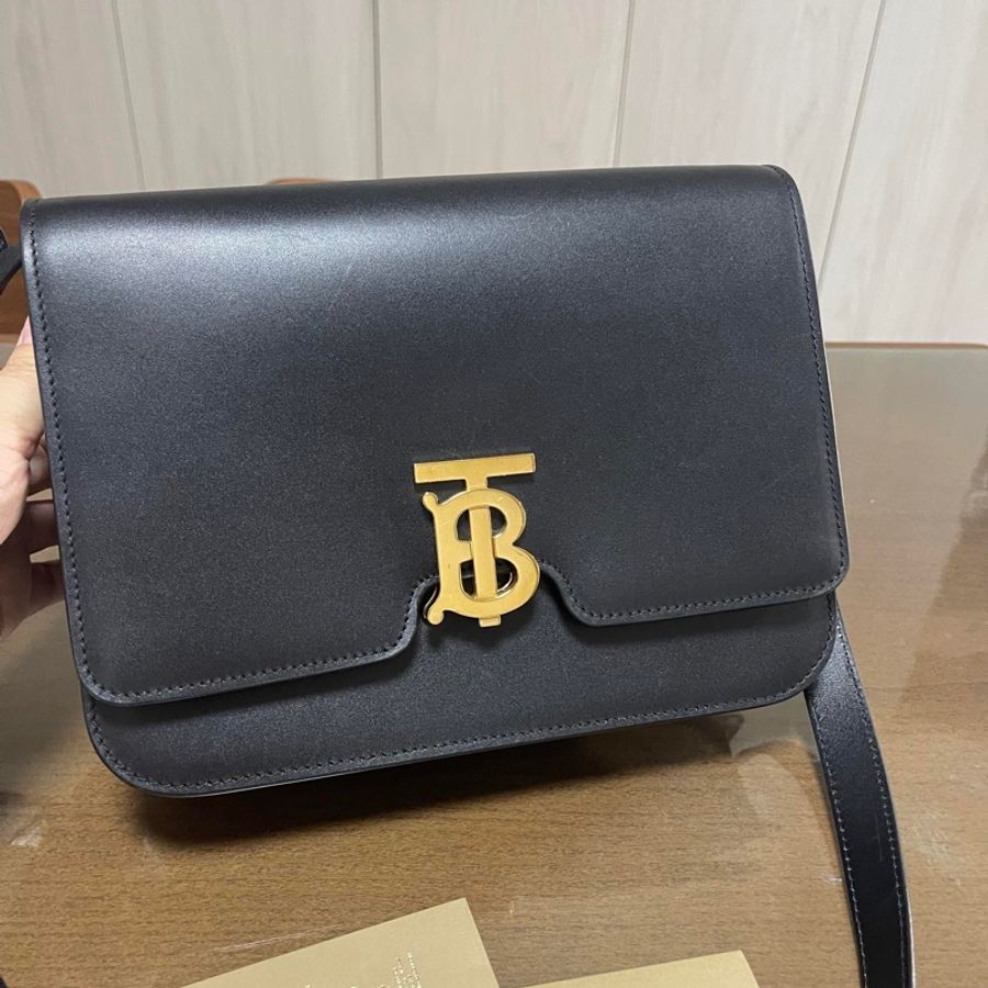 BURBERRY TB皮革翻蓋肩背/斜背包-0