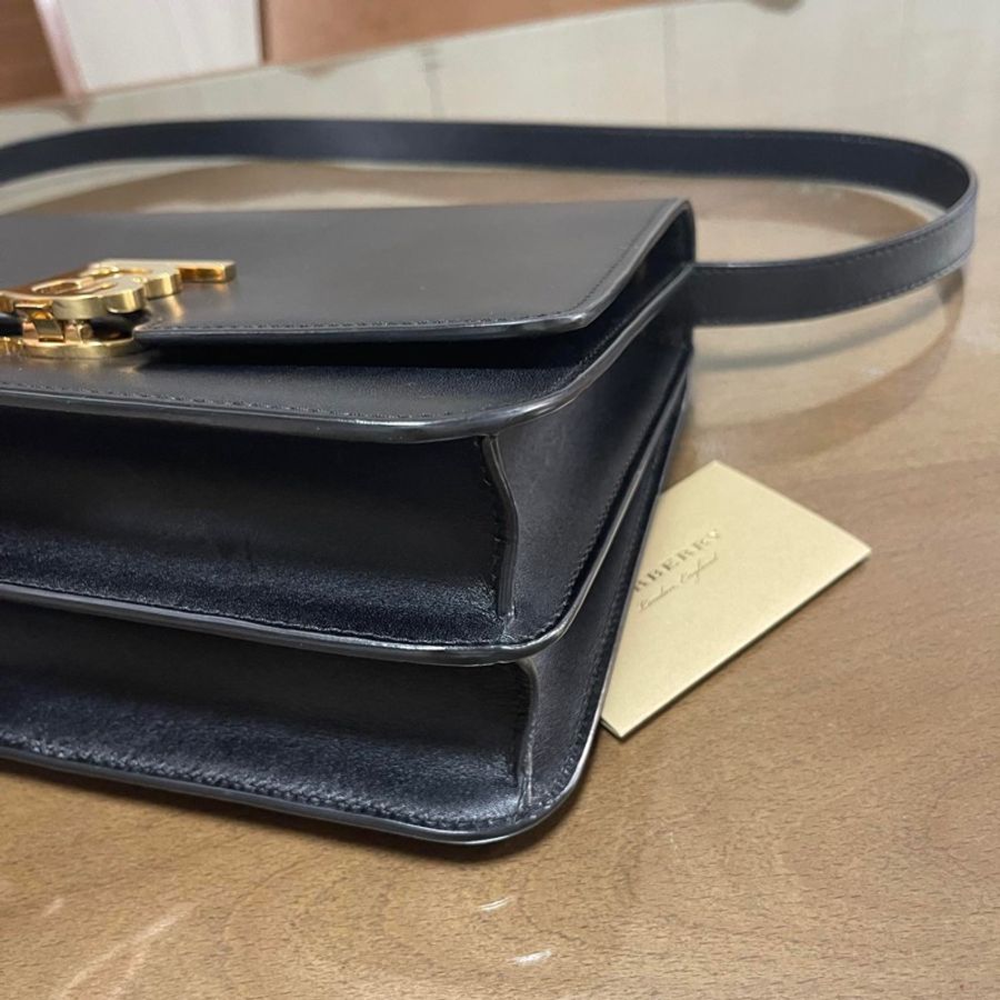 BURBERRY TB皮革翻蓋肩背/斜背包-11
