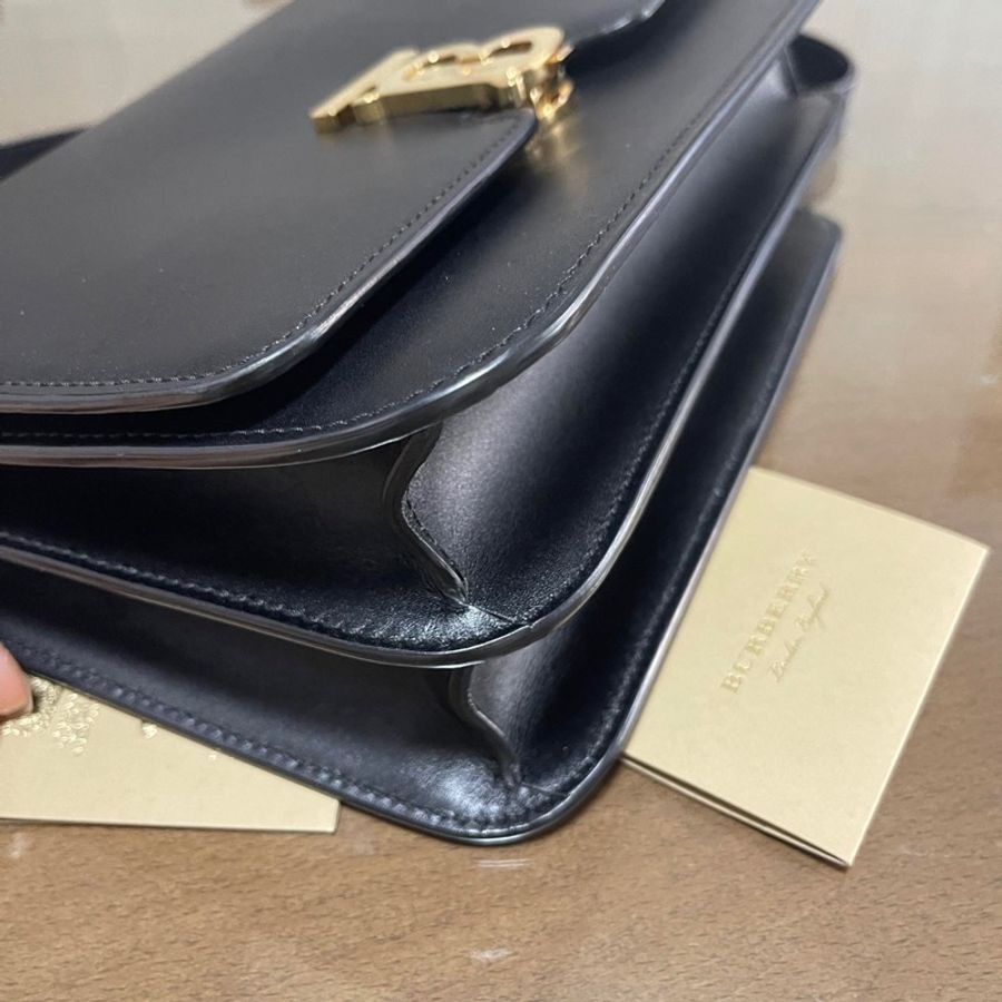 BURBERRY TB皮革翻蓋肩背/斜背包-12