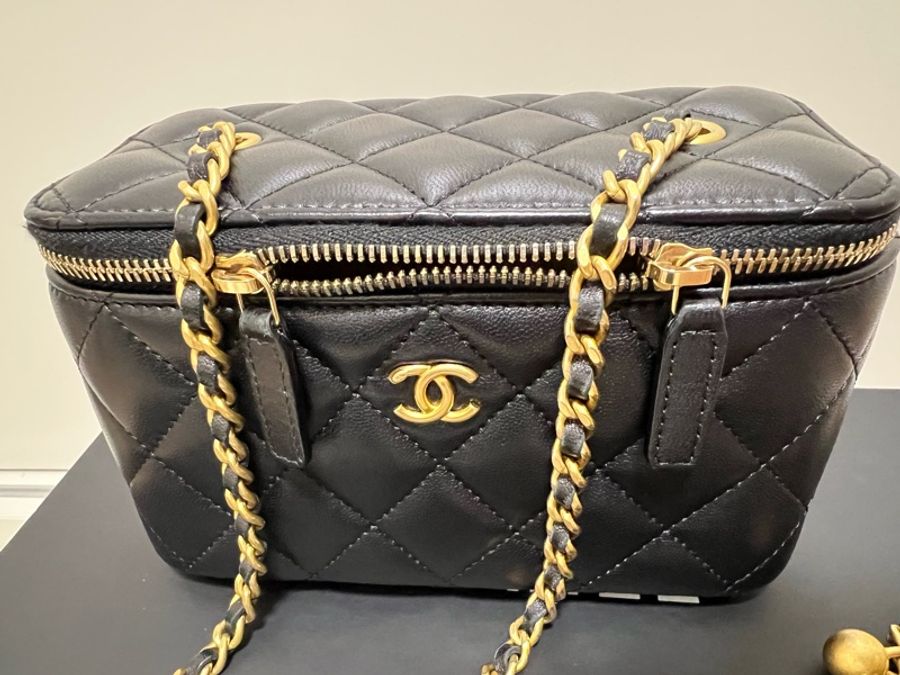 Chanel 黑色金球/長方盒/ 金球 CHANEL VANITY CASE WITH GOLD BALL-4