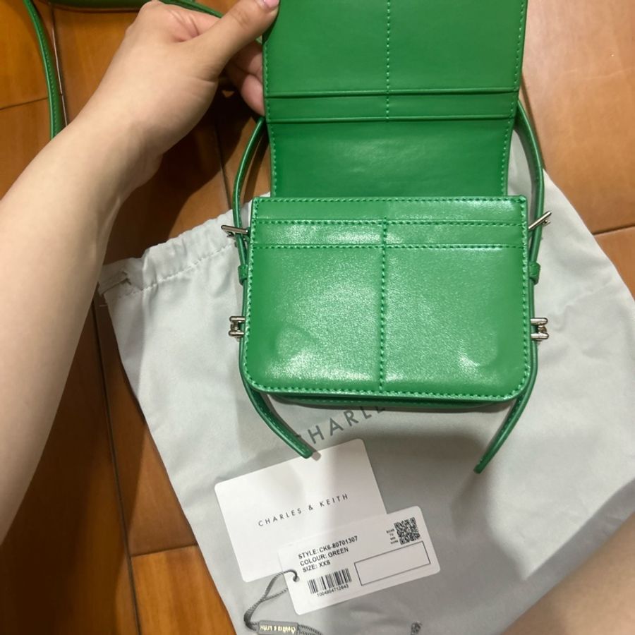 Henrietta 扭轉金屬迷你包 CHARLES & KEITH-1