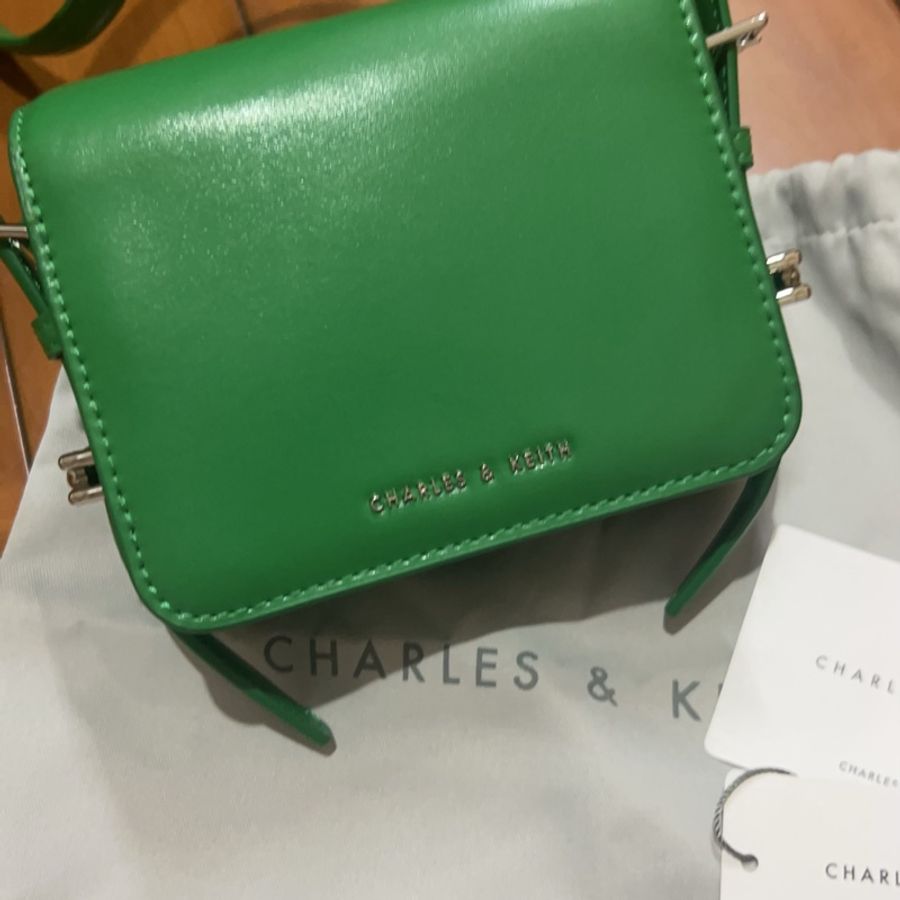 Henrietta 扭轉金屬迷你包 CHARLES & KEITH-6