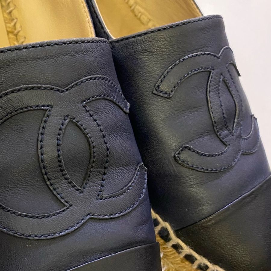 二手 整體穿上如新 鞋底 明顯使用痕跡 38 Chanel 黑 深藍 Espadrilles 平底鞋 鉛筆鞋 小羊皮 真皮 23.5~24.5參考明顯-7