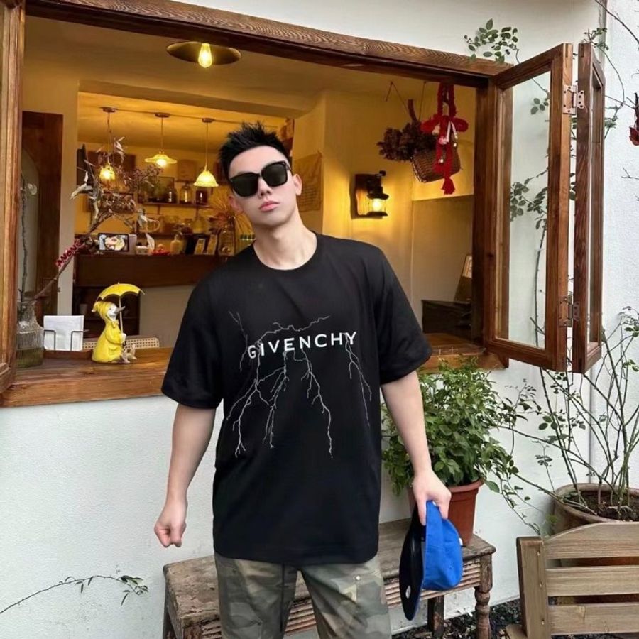 Givenchy 男款閃電反光圖案寬鬆版型棉T/上衣 黑色 S/M/L/XL《2024季度新品》-4