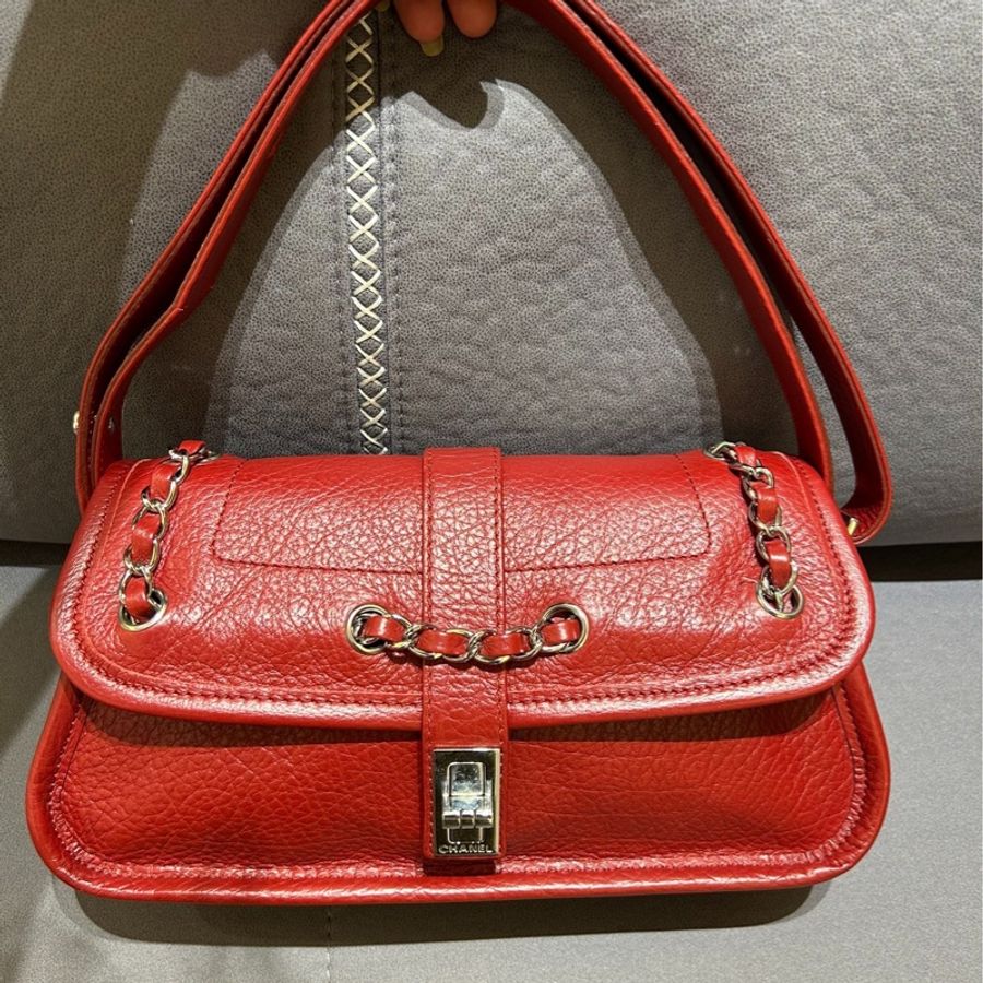 Chanel hobo bag in red-0