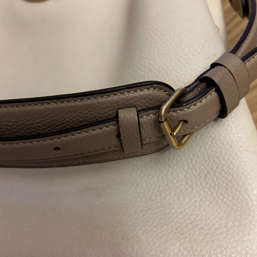 COACH 專櫃款Willow撞色單肩包 (米白/奶茶) (大款)-16
