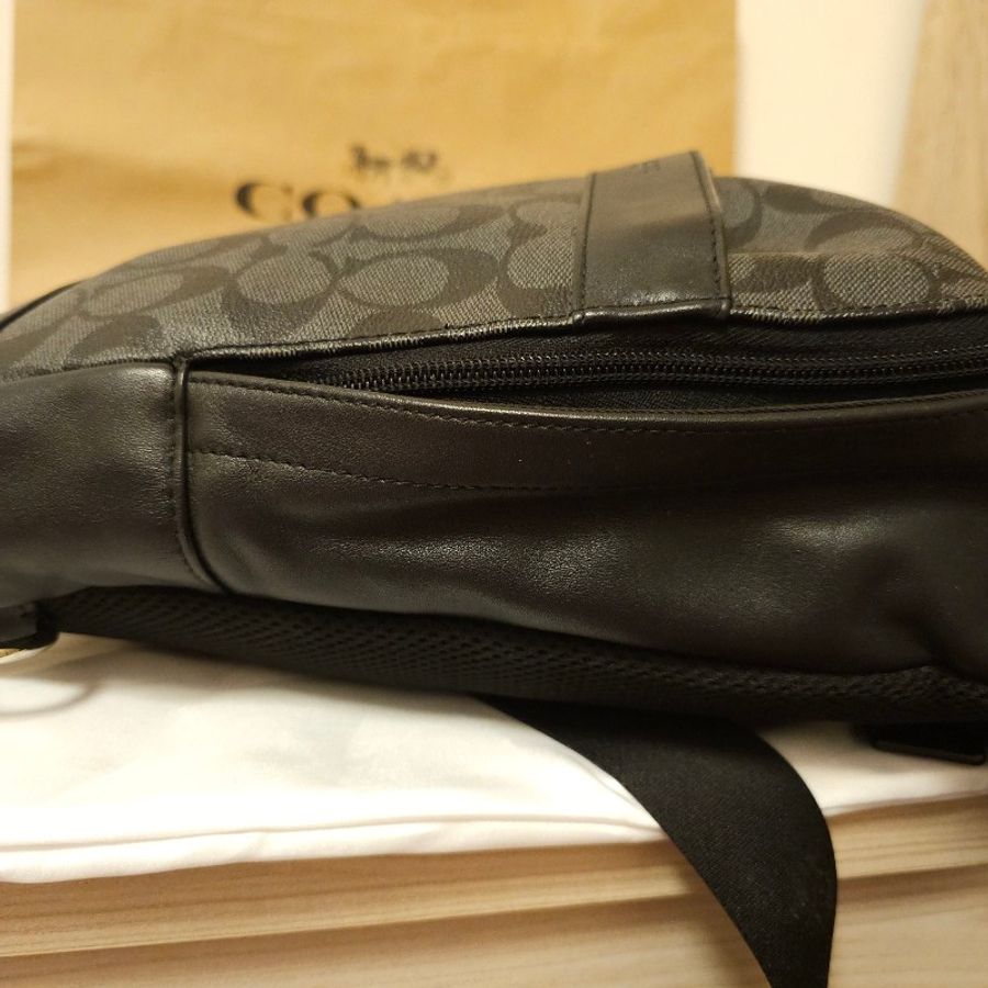 美國COACH CHARLES＿Ｃ壓紋個性斜背包 /男女包 / COACH包 / 包包專櫃品牌  / 產品編號F54787-21