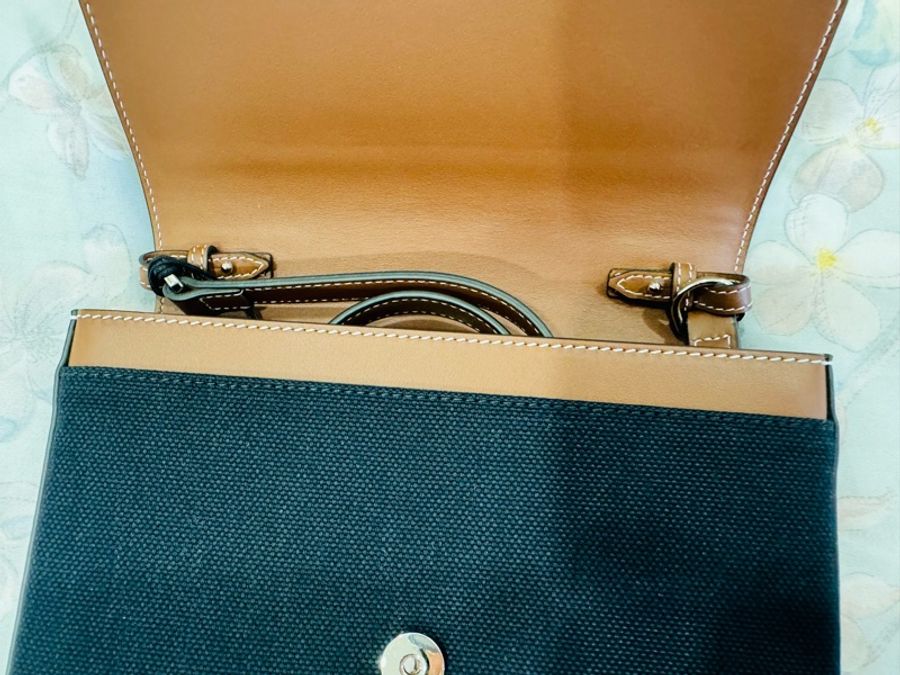 全新 Burberry Horseferry印花帆布翻蓋斜背包-12