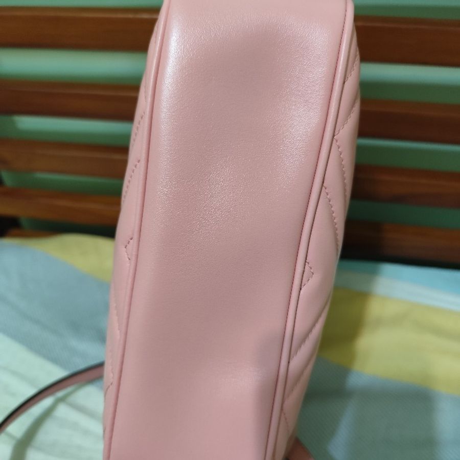 GUCCI GG Marmont 山型紋絎縫相機包(粉/24cm) 全新(不可議)-11