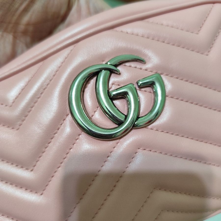 GUCCI GG Marmont 山型紋絎縫相機包(粉/24cm) 全新(不可議)-19