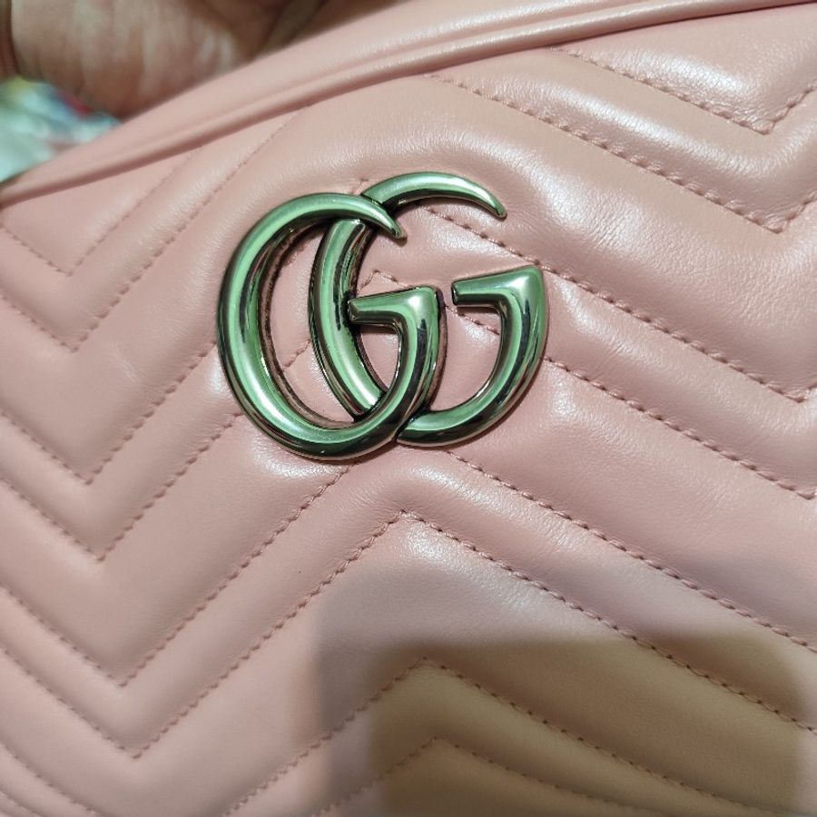 GUCCI GG Marmont 山型紋絎縫相機包(粉/24cm) 全新(不可議)-20