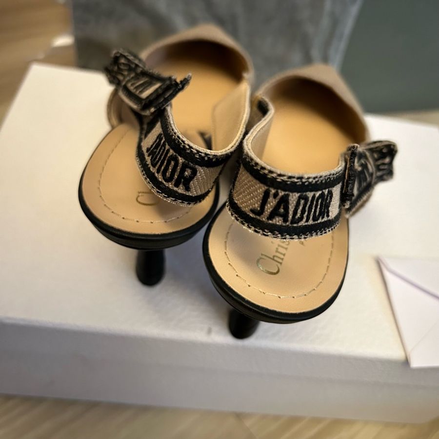 Dior J’Adior 限定款 裸黑配色低跟鞋-8