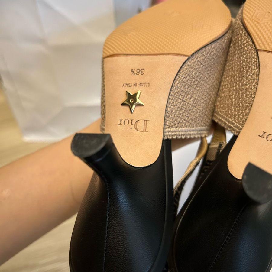 Dior J’Adior 限定款 裸黑配色低跟鞋-12