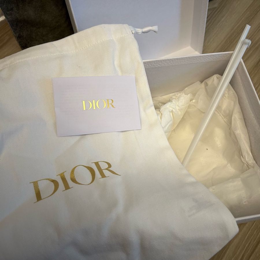 Dior J’Adior 限定款 裸黑配色低跟鞋-16