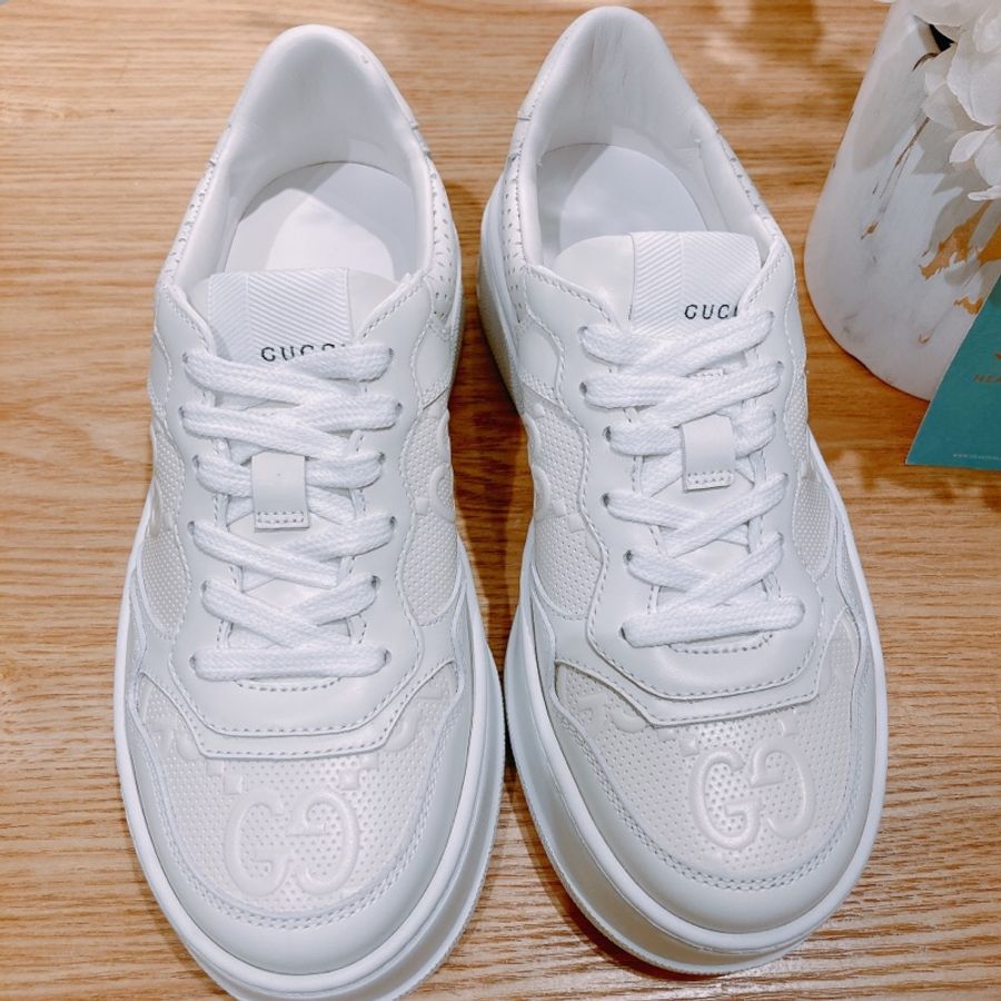 GUCCI 古馳經典大花紋女裝全白色皮款休閒波鞋WOMEN GG EMBOSSED SNEAKER LEATHER-2